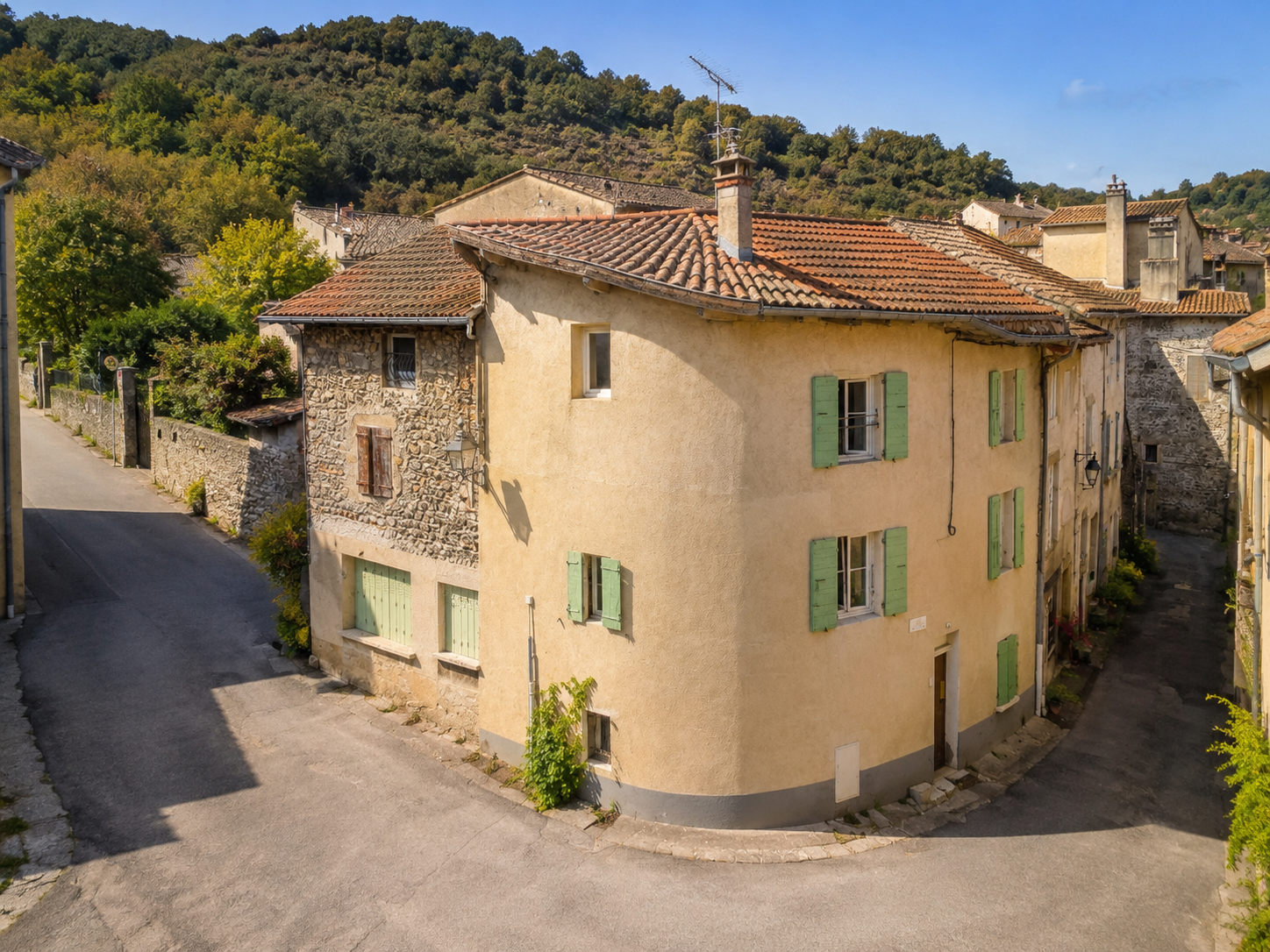 IMMEUBLE 2 APPARTEMENTS ENTIÈREMENT RÉNOVÉ   SAINT-VALLIER