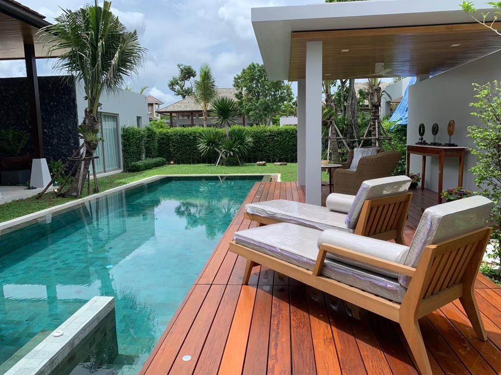 PHUKET A LAYAN VILLA DE LUXE AVEC GRANDE PISCINE.   IMMOCENTER THAILANDE PHUKET