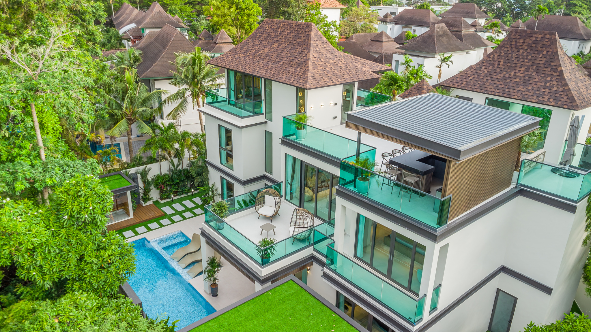 PATTAYA VILLA DE LUXE A 300 M DE LA PLAGE. 7 CHAMBRES. IMMOCENTER THAILANDE PATTAYA