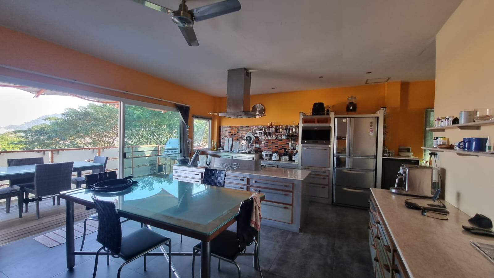PHUKET GRANDE MAISON AVEC COMMERCE DE 673 M2. IMMOCENTER THAILAND REAL ESTATE AGENCY PHUKET
