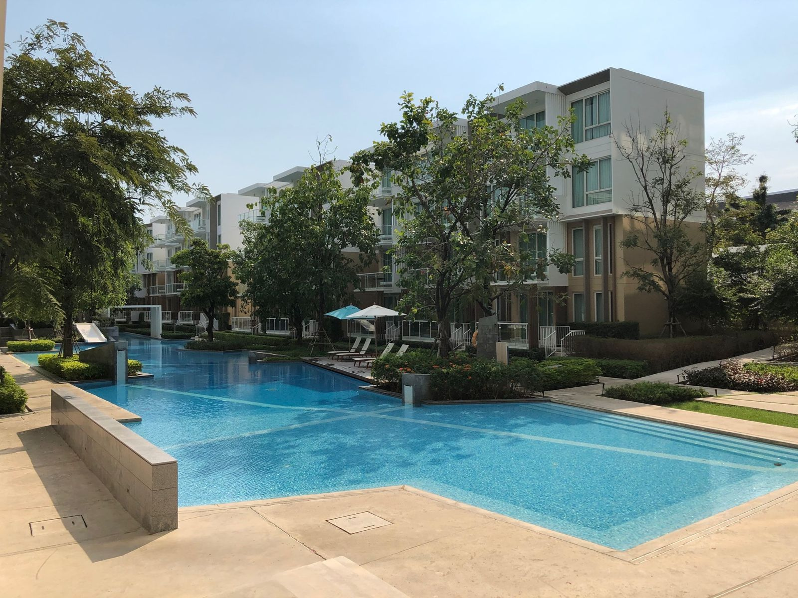 HUA HIN CONDO EN BORD DE PLAGE DE 2 CHAMBRES. IMMOCENTER REAL ESTATE AGENCY THAILAND HUA HIN