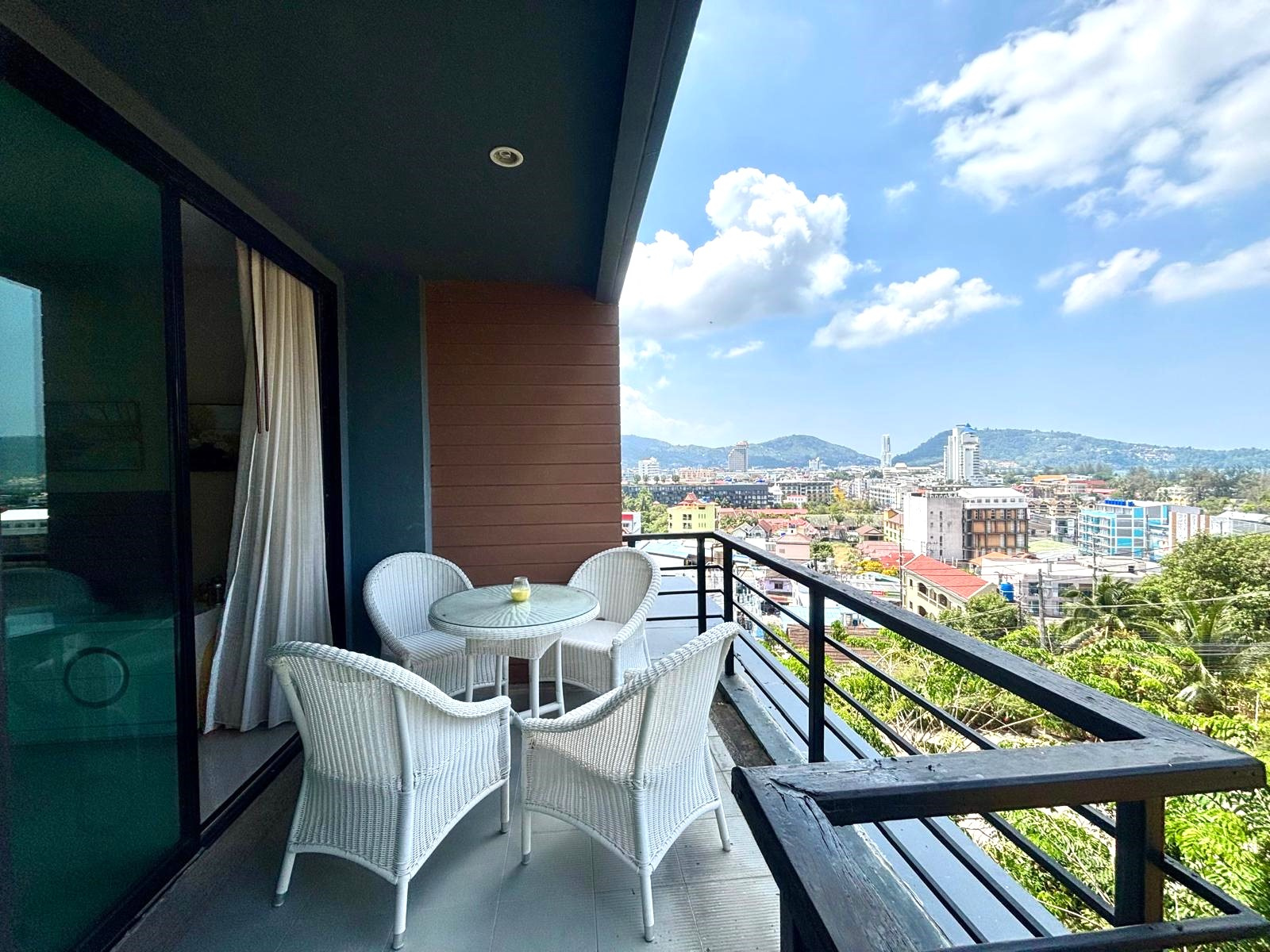 PHUKET A PATONG CONDO VUE MER. IMMOCENTER THAILAND REAL ESTATE AGENCY PHUKET
