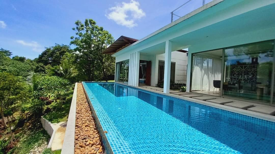 PHUKET A THALANG VILLA DE PRESTIGE AVEC 7 CHAMBRES  .   IMMOCENTER THAILANDE PHUKET