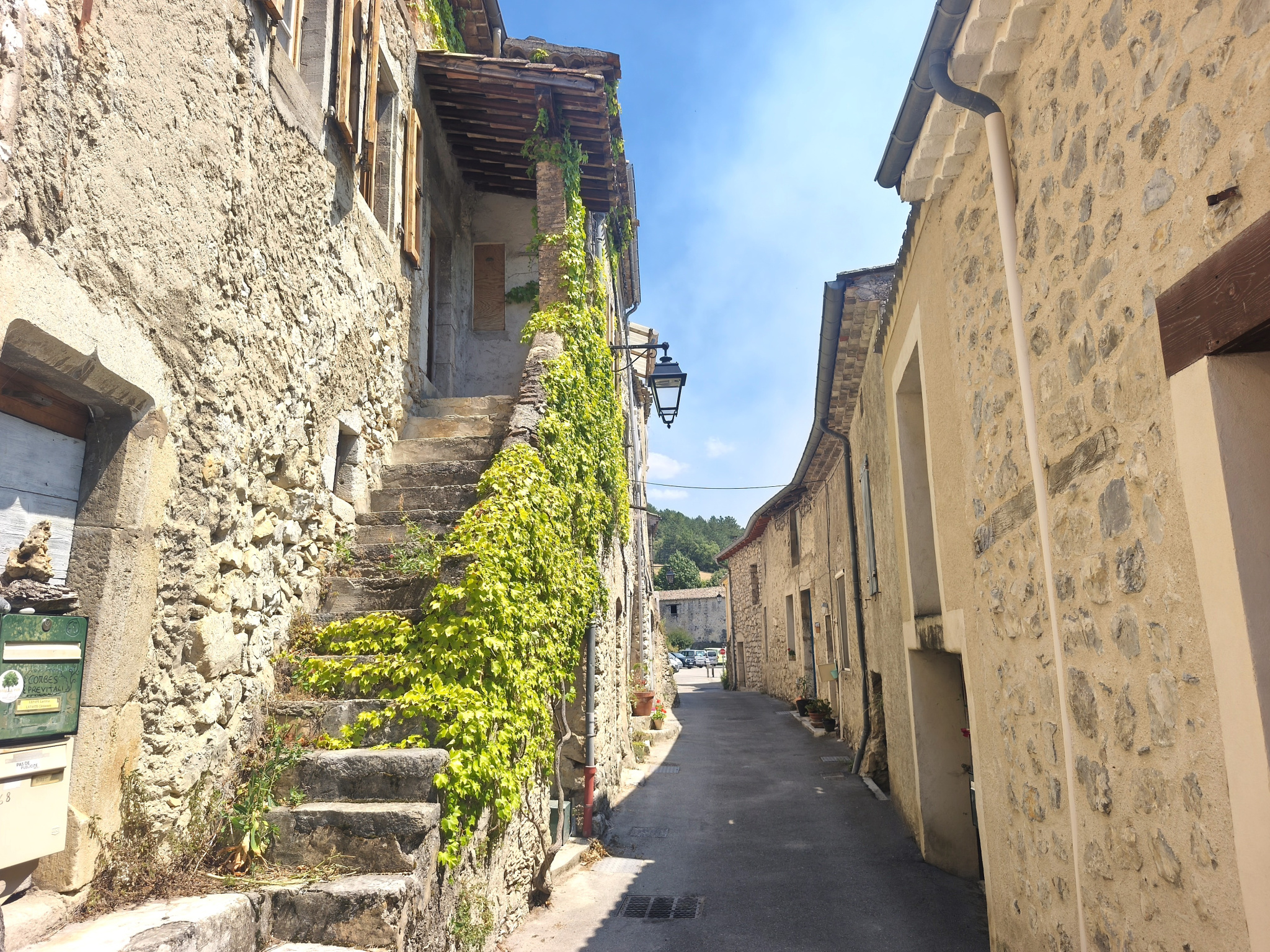 PONET ET ST AUBAN - MAISON  DE CHARME EN PIERRE AVEC TERRASSE ET VUE MONTAGNES