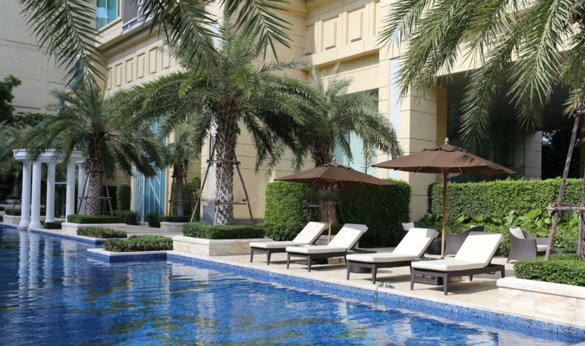 BANGKOK A ASOK CONDO 3 CHAMBRES VUE VILLE. IMMOCENTER REAL ESTATE AGENCY THAILAND BANGKOK