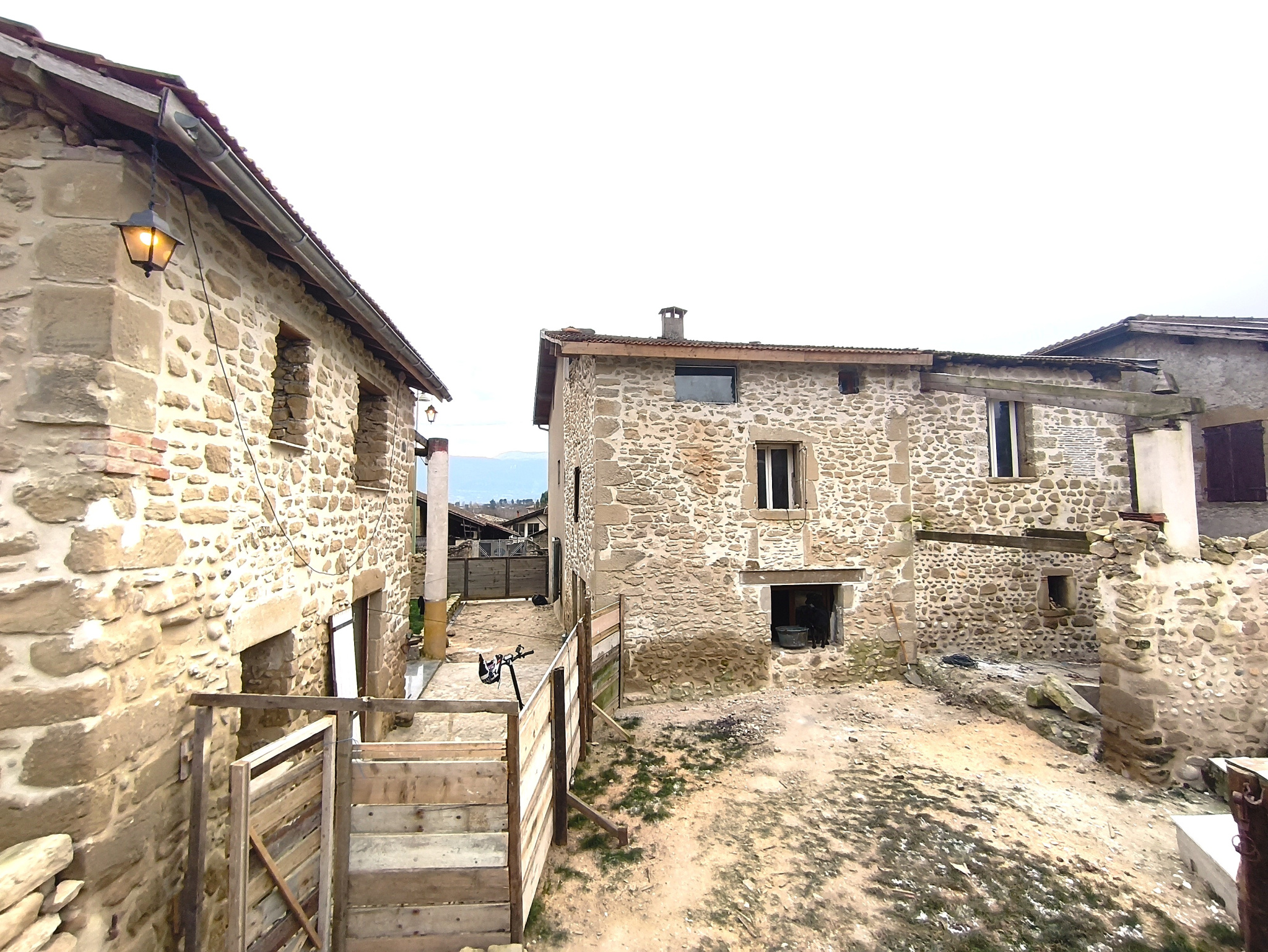 Ensemble immobilier- 2 maisons- Charme de la pierre. IMMOCENTER BOURG DE PEAGE