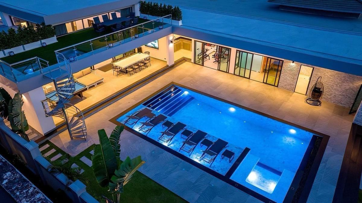 PATTAYA VILLA MODERNE DE LUXE 6 CHAMBRES. IMMOCENTER THAILAND REAL ESTATE AGENCY PATTAYA