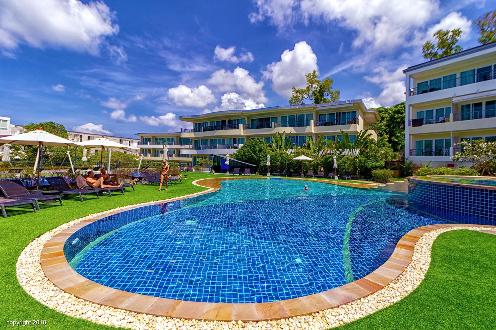 PHUKET A KARON CONDO 2 CHAMBRES.   IMMOCENTER THAILANDE PHUKET